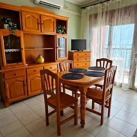 Un Salto Y A La Playa