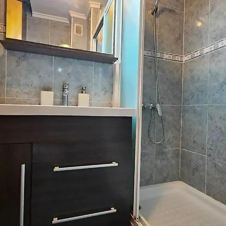 Un Salto Y A La Playa