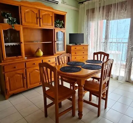 Un Salto Y A La Playa